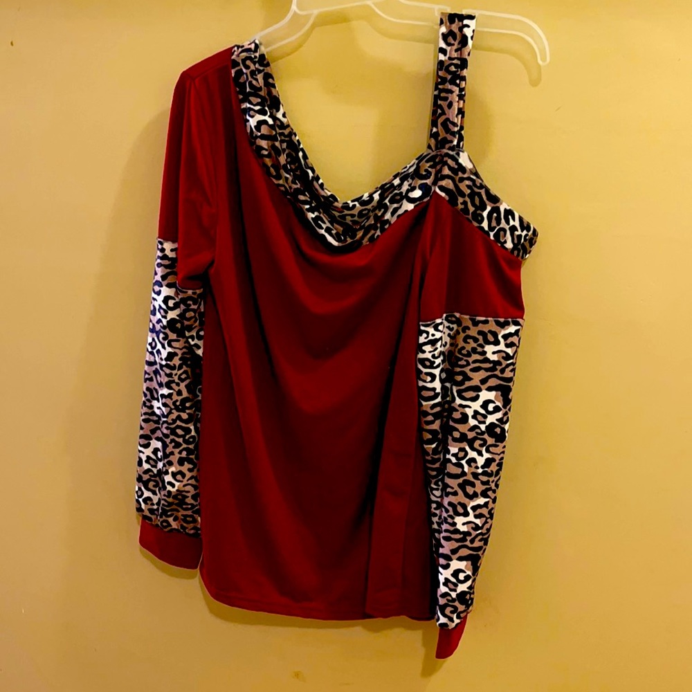 Cute boutique blouse, dark red with leopard trim